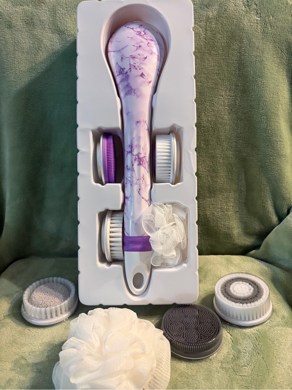 Blushly Battery Operated Bath Brush With 4 Heads & BONUS 4 Replacement Heads